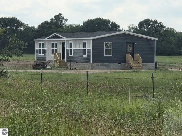 19068 Yankee Road W, Morley, MI 49336