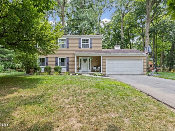 5448 Wadsworth Drive, Sylvania, OH 43560