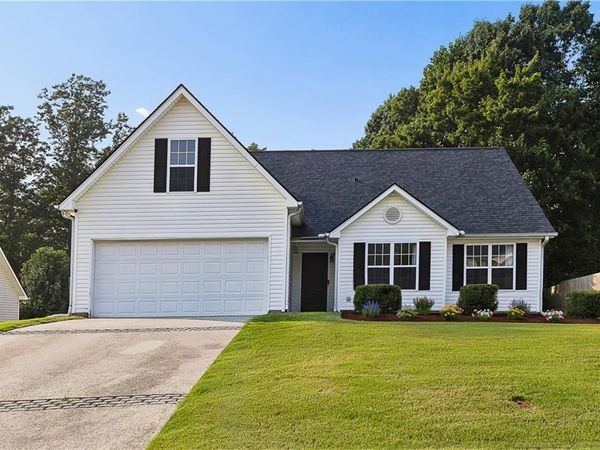 3752 Chesapeake Trace Lane , Flowery Branch, GA 30542