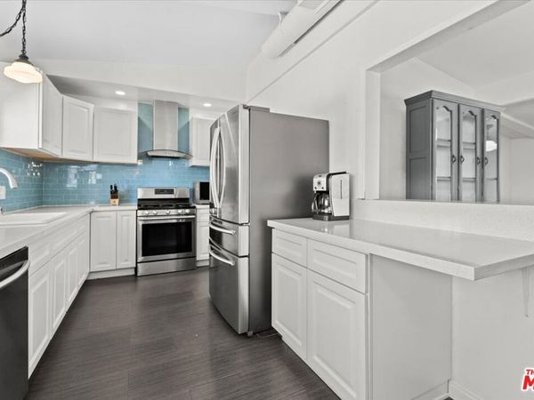 19501 Arminta Street, Los Angeles, CA 91335