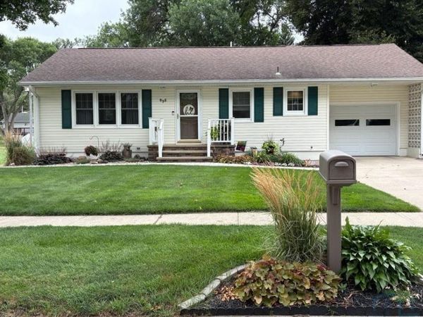 435 7TH AVE SE, LeMars, IA 51031