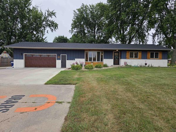 1530 E Park St., Sheldon, IA 51201
