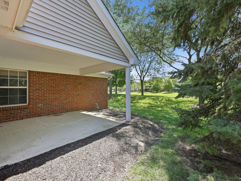 6155 Glenvillage Drive, Dublin, OH 43016 Photo 3