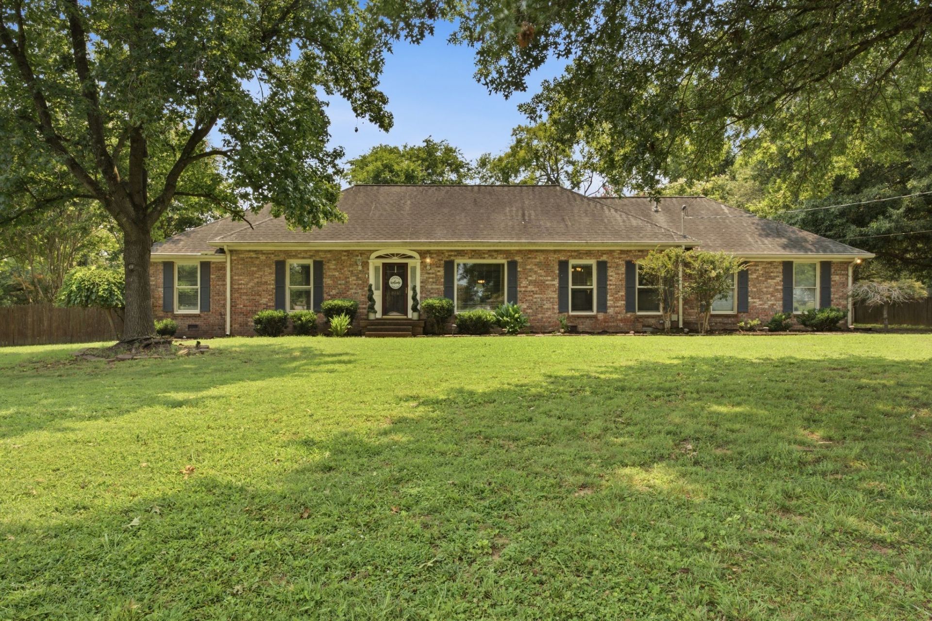 126 Choctaw Dr, Hendersonville, TN 37075 Main Photo