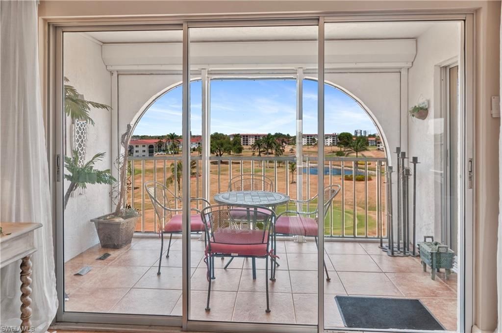 29 High Point Cir E, Unit 503, Naples, FL 34103 Photo