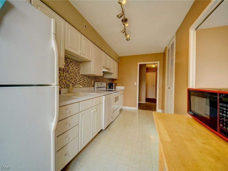 12520 Edgewater Drive, Unit 210, Lakewood, OH 44107 Photo 13