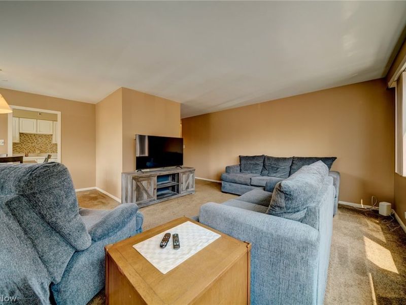 12520 Edgewater Drive, Unit 210, Lakewood, OH 44107 Photo 2