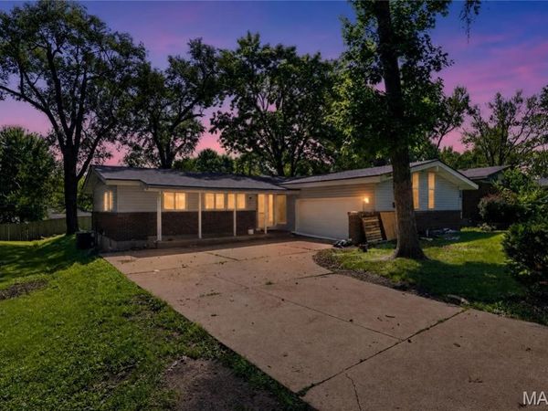 420 Waterford Drive , Florissant, MO 63033