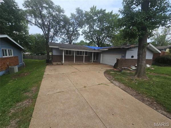 420 Waterford Drive , Florissant, MO 63033