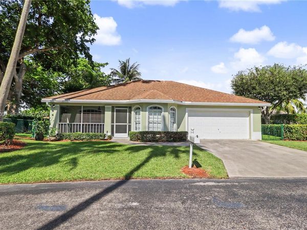 572 SE 18th Dr , Homestead, FL 33033