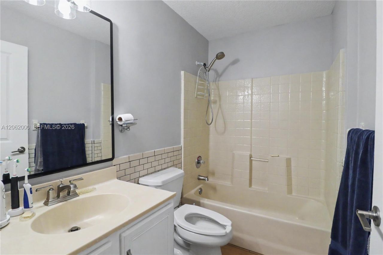572 SE 18th Dr , Homestead, FL 33033 Photo