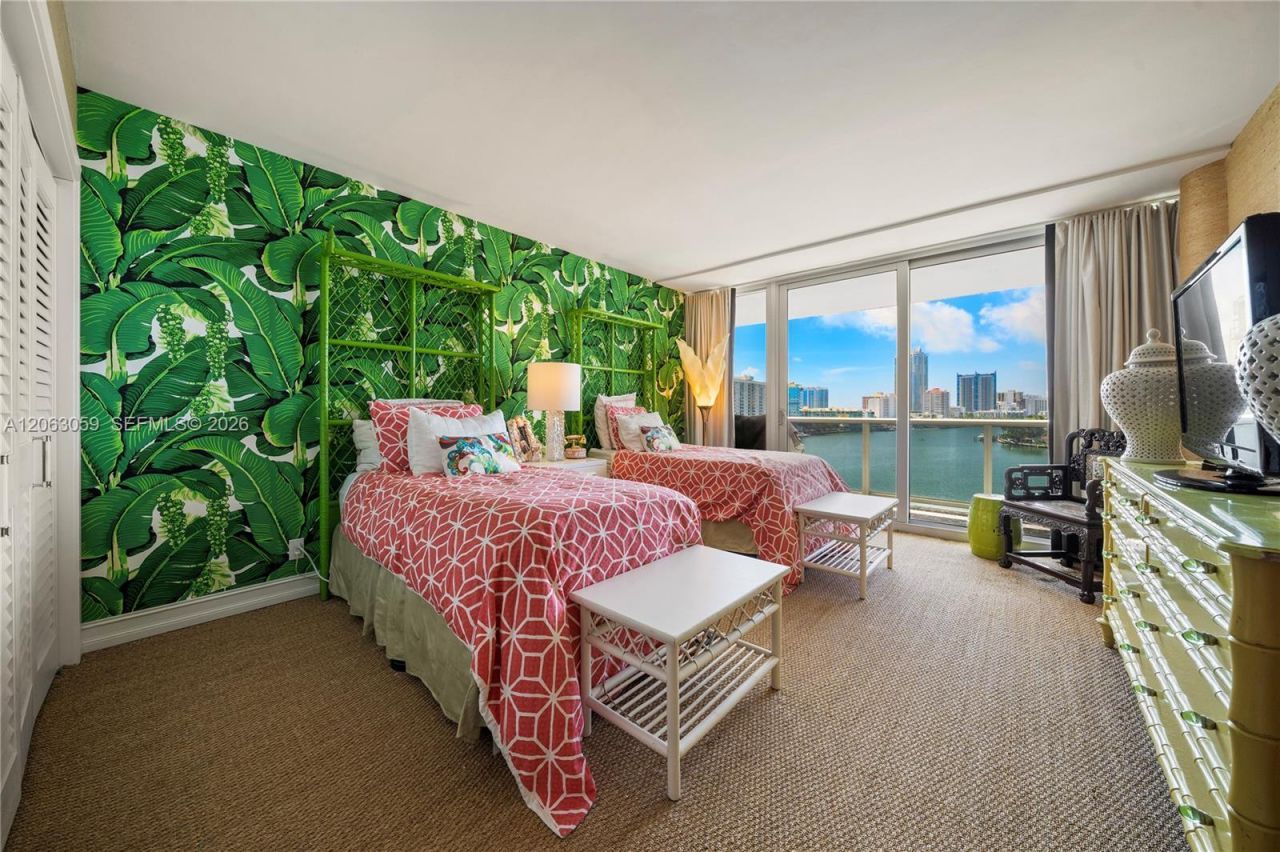 900 Bay Dr, Unit 702/704, Miami Beach, FL 33141 Photo