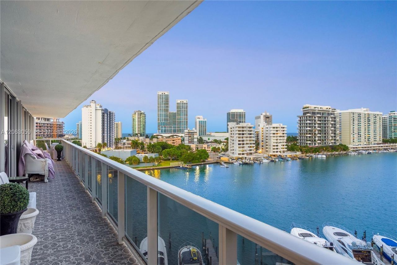 900 Bay Dr, Unit 702/704, Miami Beach, FL 33141 Photo