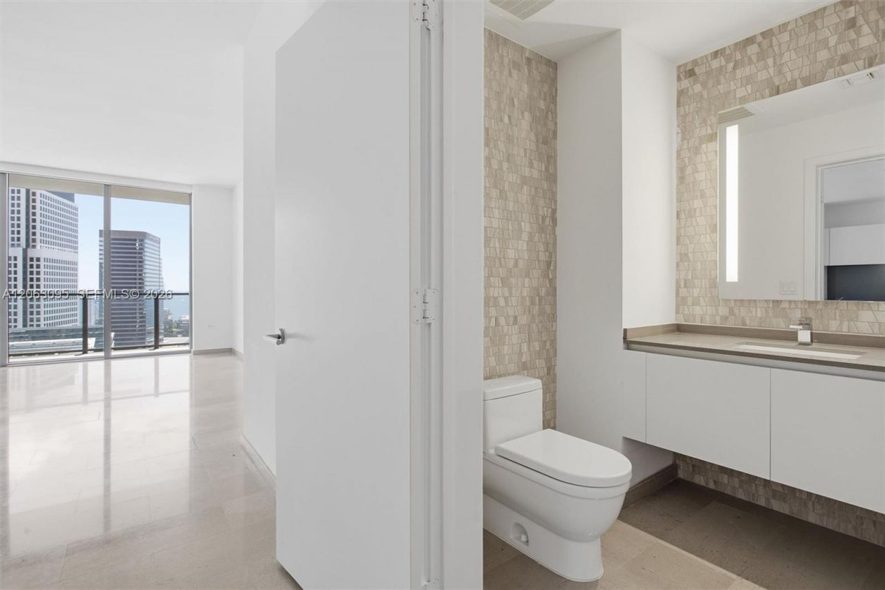 88 SW 7th St , Unit 2307, Miami, FL 33130 Photo