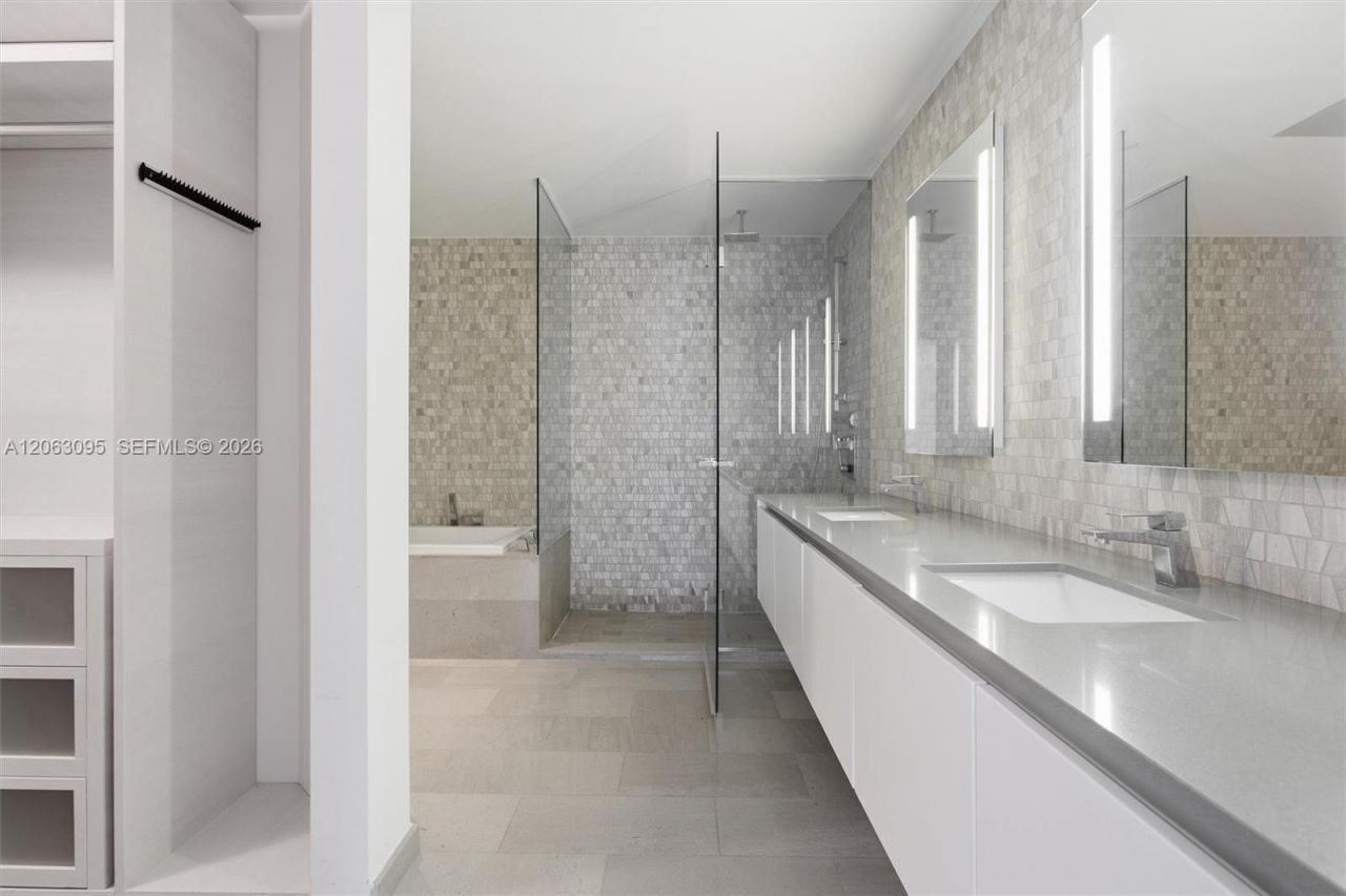 88 SW 7th St , Unit 2307, Miami, FL 33130 Photo