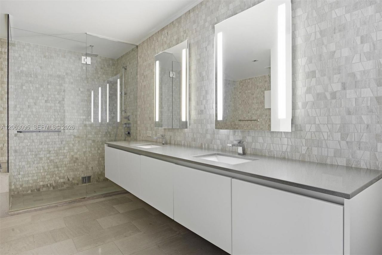 88 SW 7th St , Unit 2307, Miami, FL 33130 Photo
