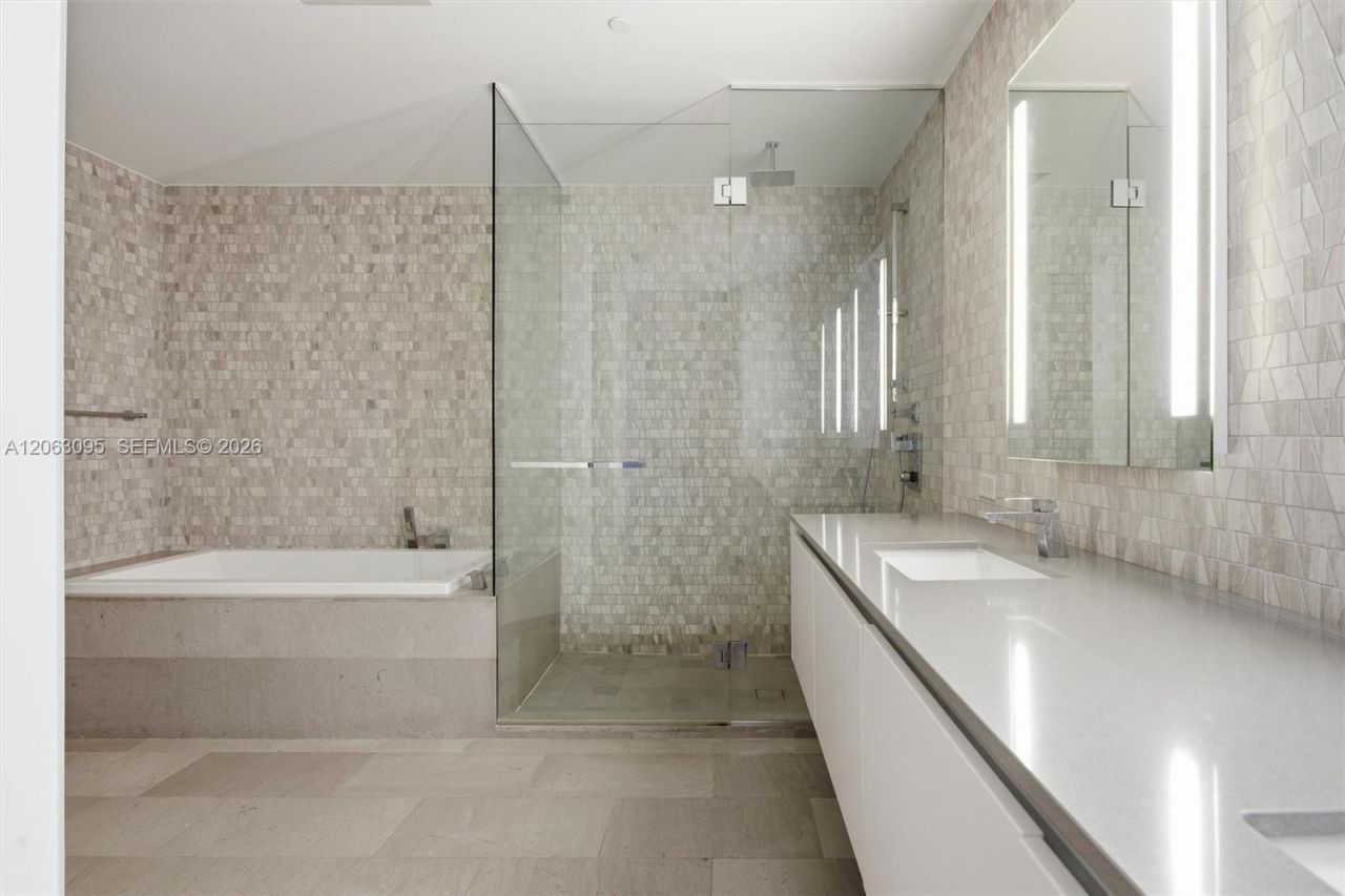 88 SW 7th St , Unit 2307, Miami, FL 33130 Photo