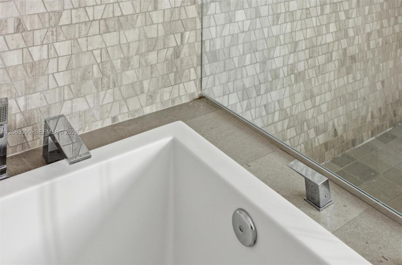 88 SW 7th St , Unit 2307, Miami, FL 33130 Photo