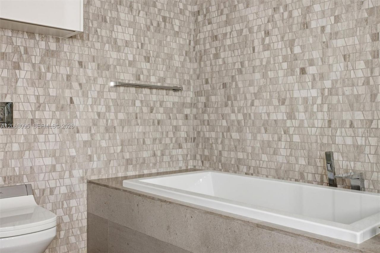 88 SW 7th St , Unit 2307, Miami, FL 33130 Photo