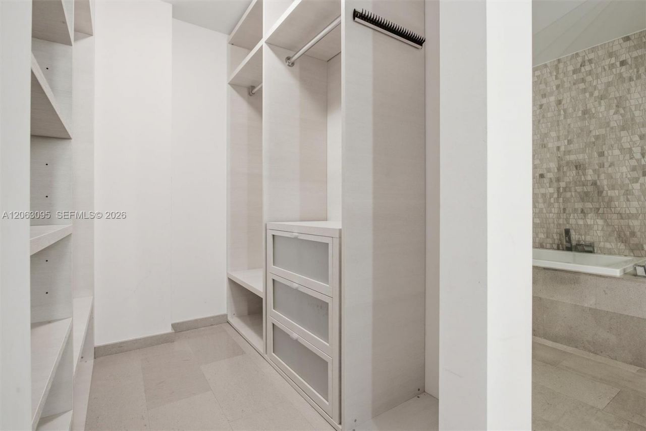 88 SW 7th St , Unit 2307, Miami, FL 33130 Photo