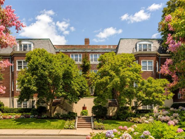 2 chateaux Circle , Unit 2E, Scarsdale, NY 10583
