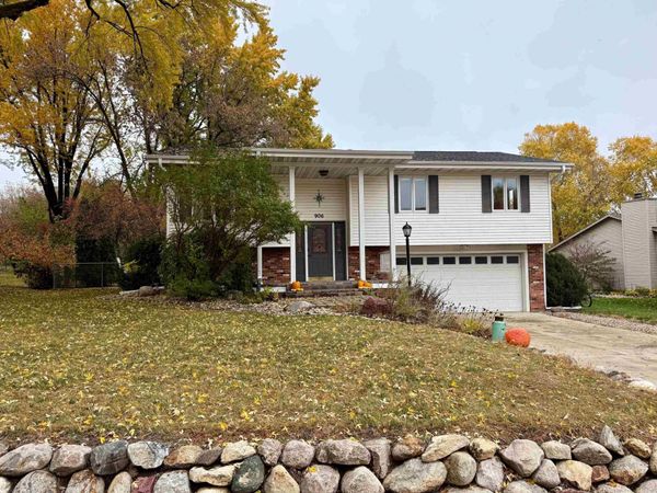906 6th Street , Spirit Lake, IA 51360