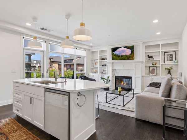 875 Lake Street N, Unit 315, Wayzata, MN 55391