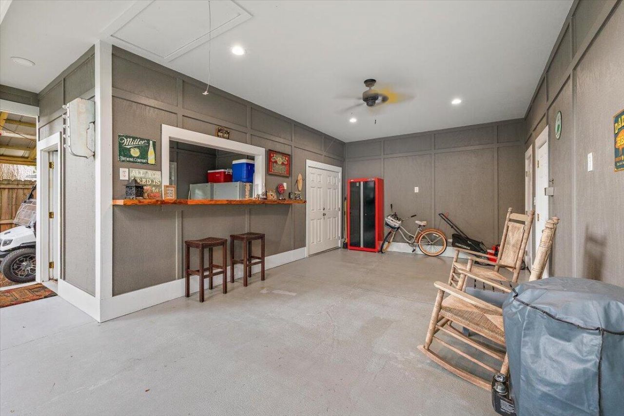 1126 North Boulevard Photo 32