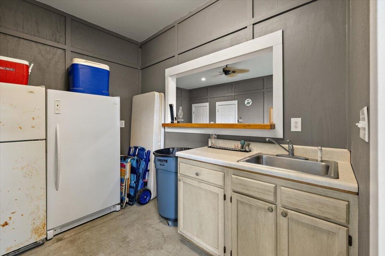 1126 North Boulevard Photo 33