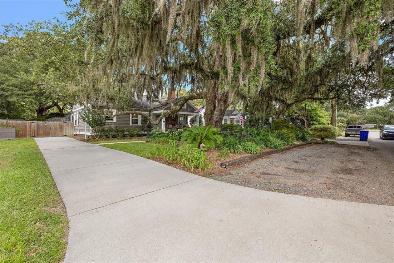 1126 North Boulevard Photo 49