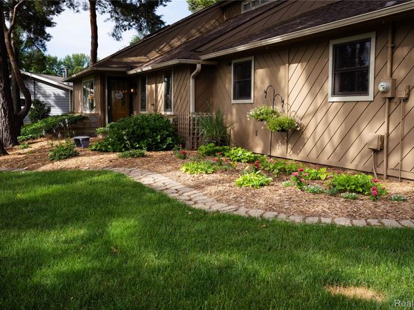 8971 Highland Drive, Tittabawassee Township, Mi 48623