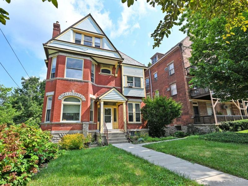 236 Loraine Avenue, Cincinnati, OH 45220 Photo 2