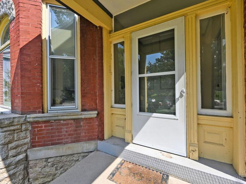 236 Loraine Avenue, Cincinnati, OH 45220 Photo 4
