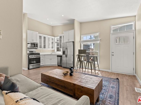 8250 Lankershim Boulevard, Unit 17, North Hollywood, CA 91605