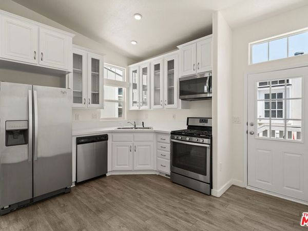 8250 Lankershim Boulevard, Unit 19, North Hollywood, CA 91605