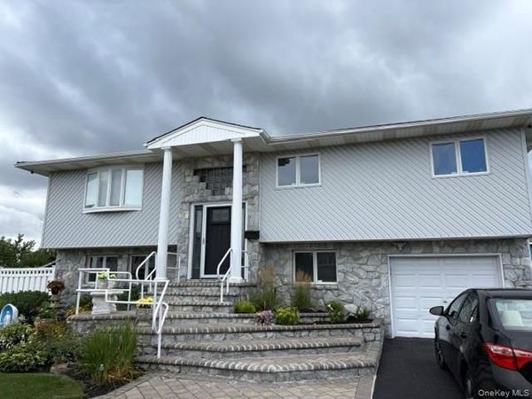 14 Wellbrock Street , Lindenhurst, NY 11757
