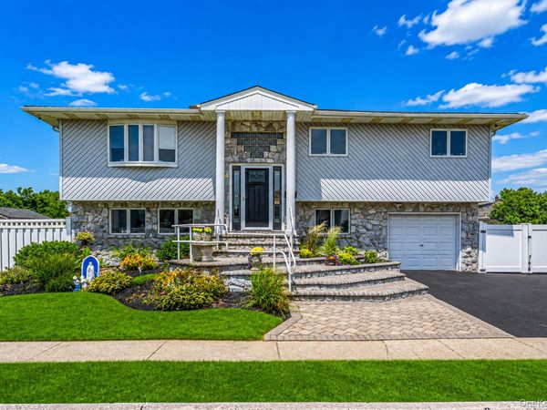 14 Wellbrock Street , Lindenhurst, NY 11757