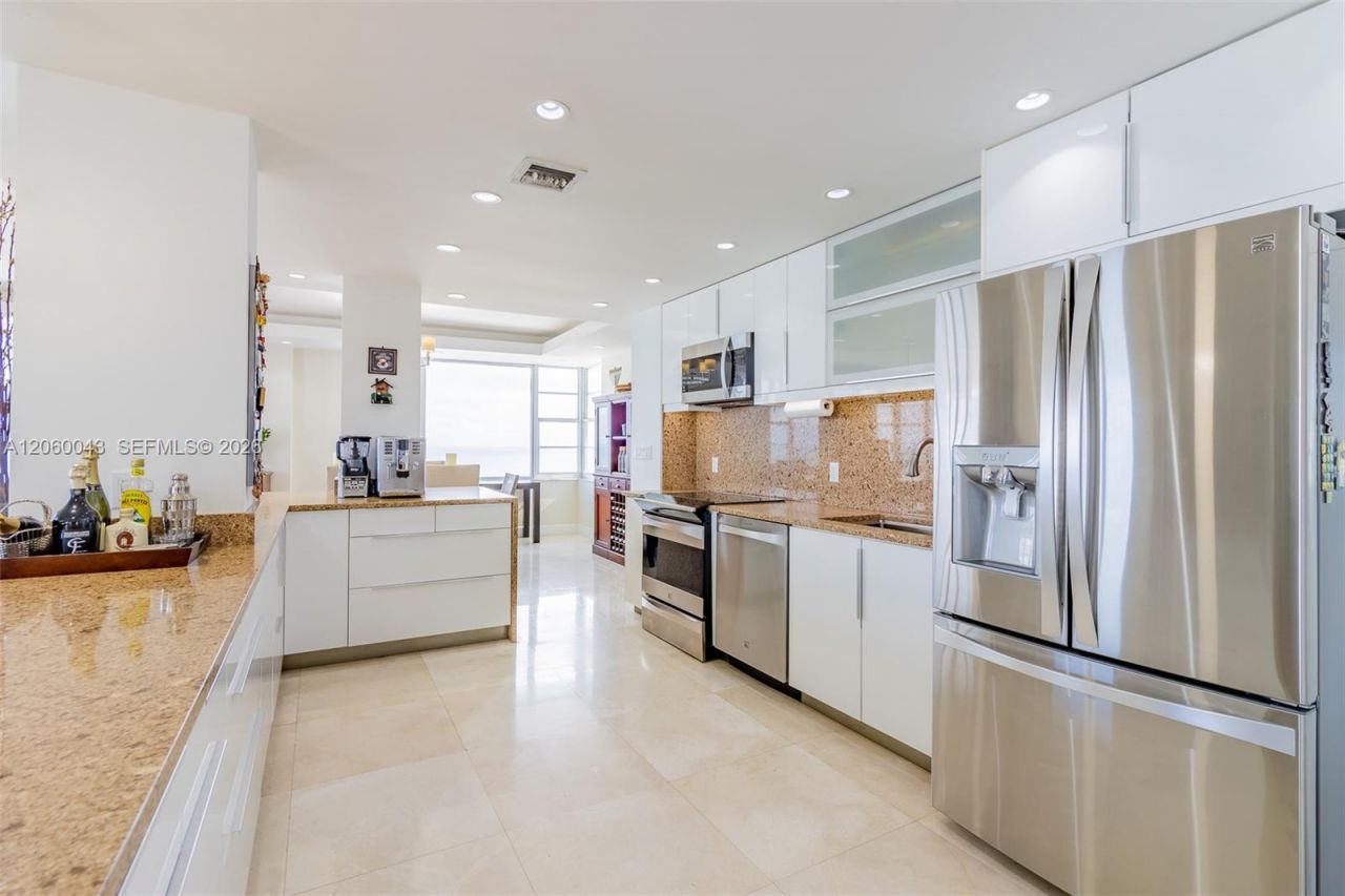 5255 Collins Ave , Unit 11E, Miami Beach, FL 33140 Photo