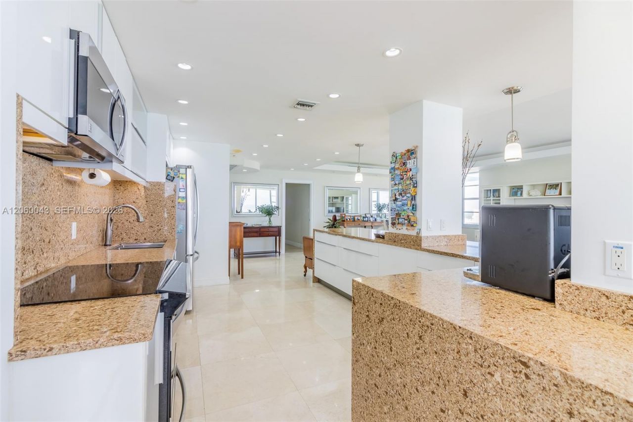 5255 Collins Ave , Unit 11E, Miami Beach, FL 33140 Photo