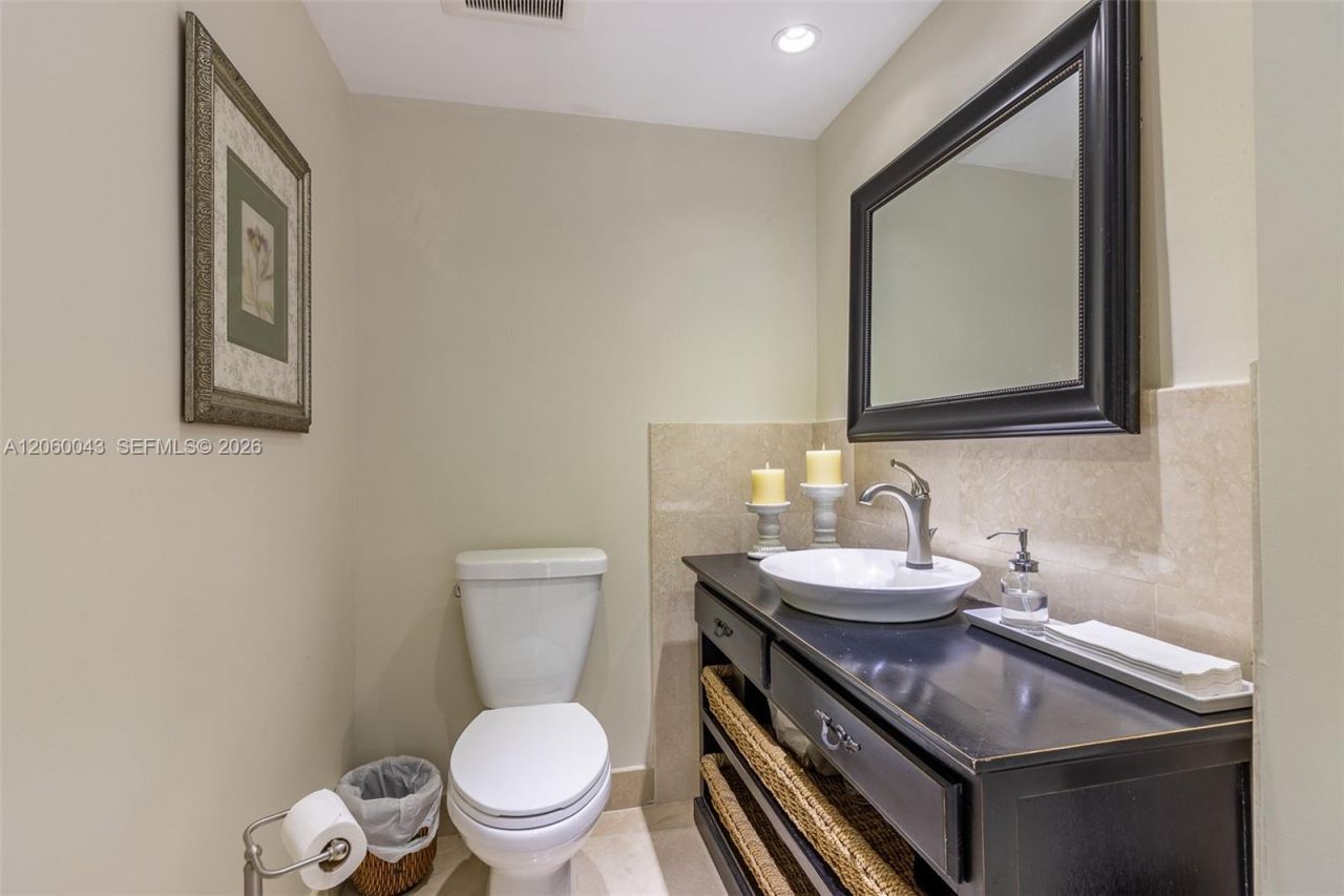 5255 Collins Ave , Unit 11E, Miami Beach, FL 33140 Photo