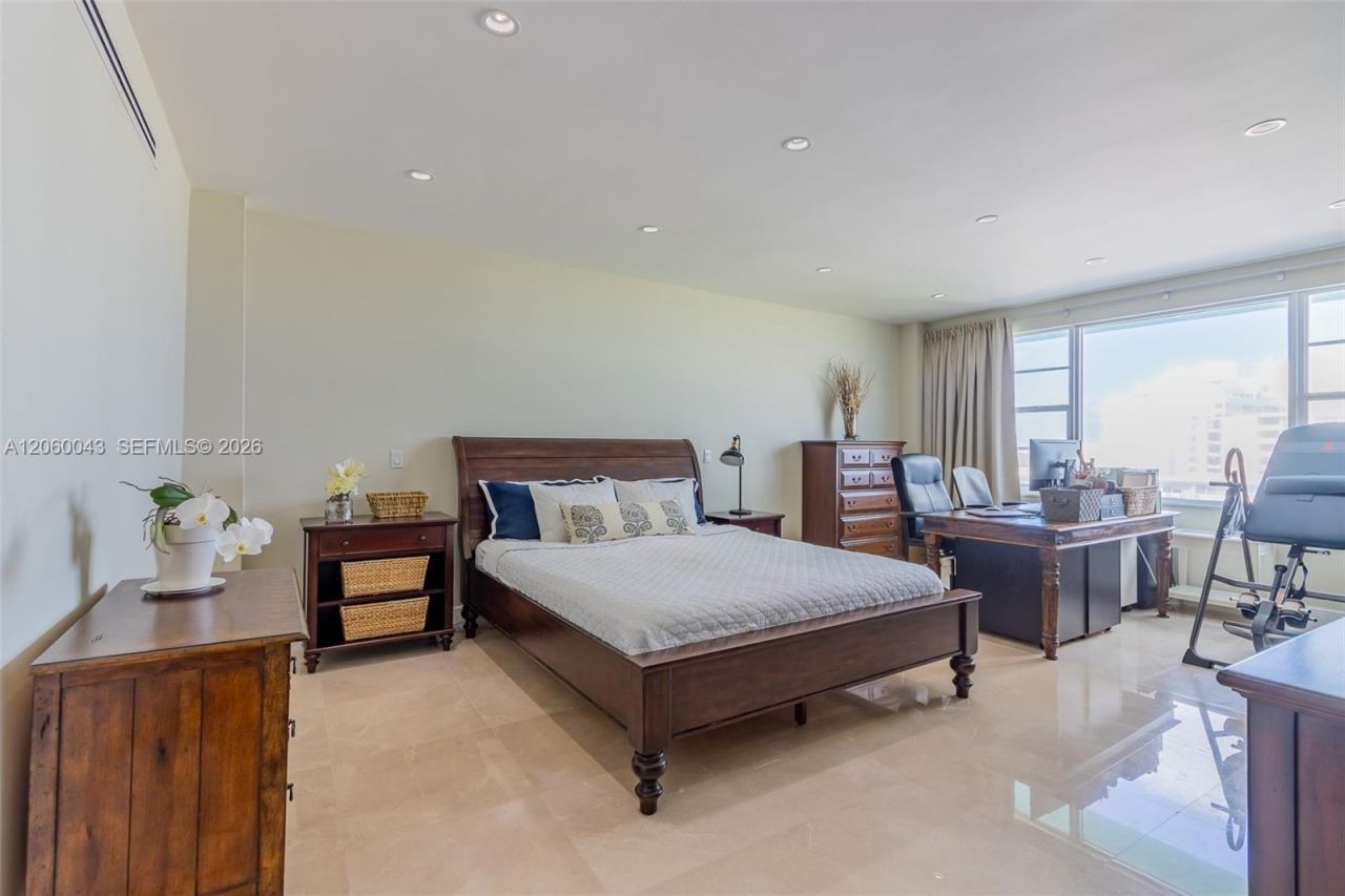 5255 Collins Ave , Unit 11E, Miami Beach, FL 33140 Photo