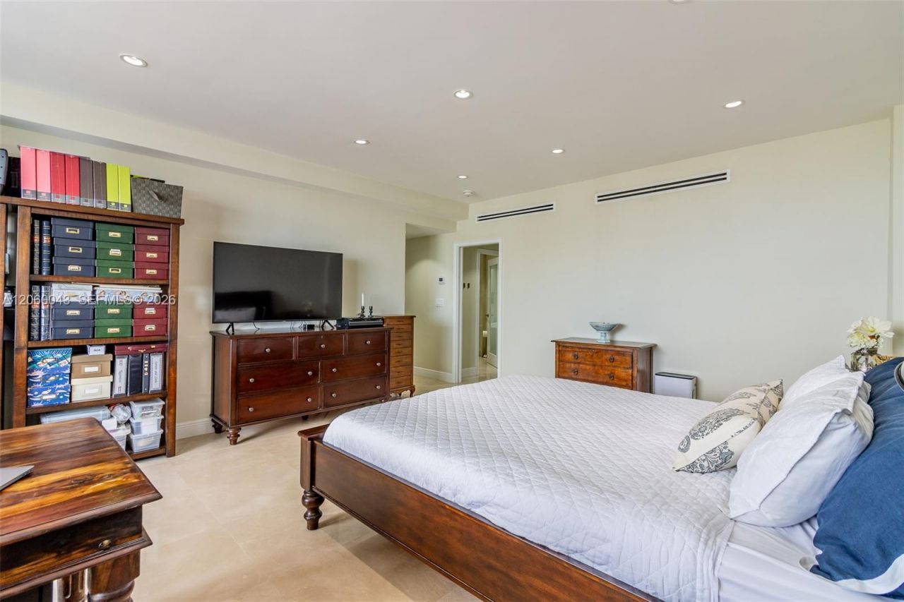 5255 Collins Ave , Unit 11E, Miami Beach, FL 33140 Photo
