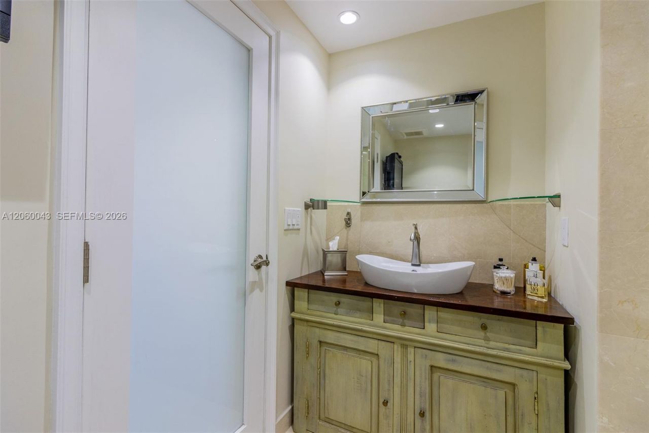 5255 Collins Ave , Unit 11E, Miami Beach, FL 33140 Photo