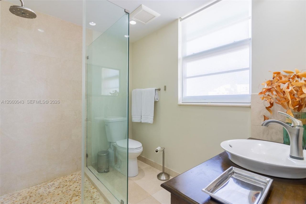 5255 Collins Ave , Unit 11E, Miami Beach, FL 33140 Photo