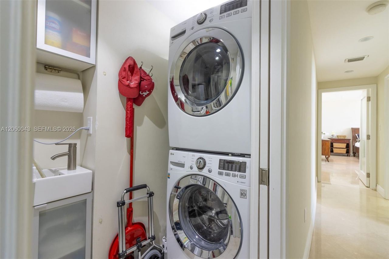 5255 Collins Ave , Unit 11E, Miami Beach, FL 33140 Photo