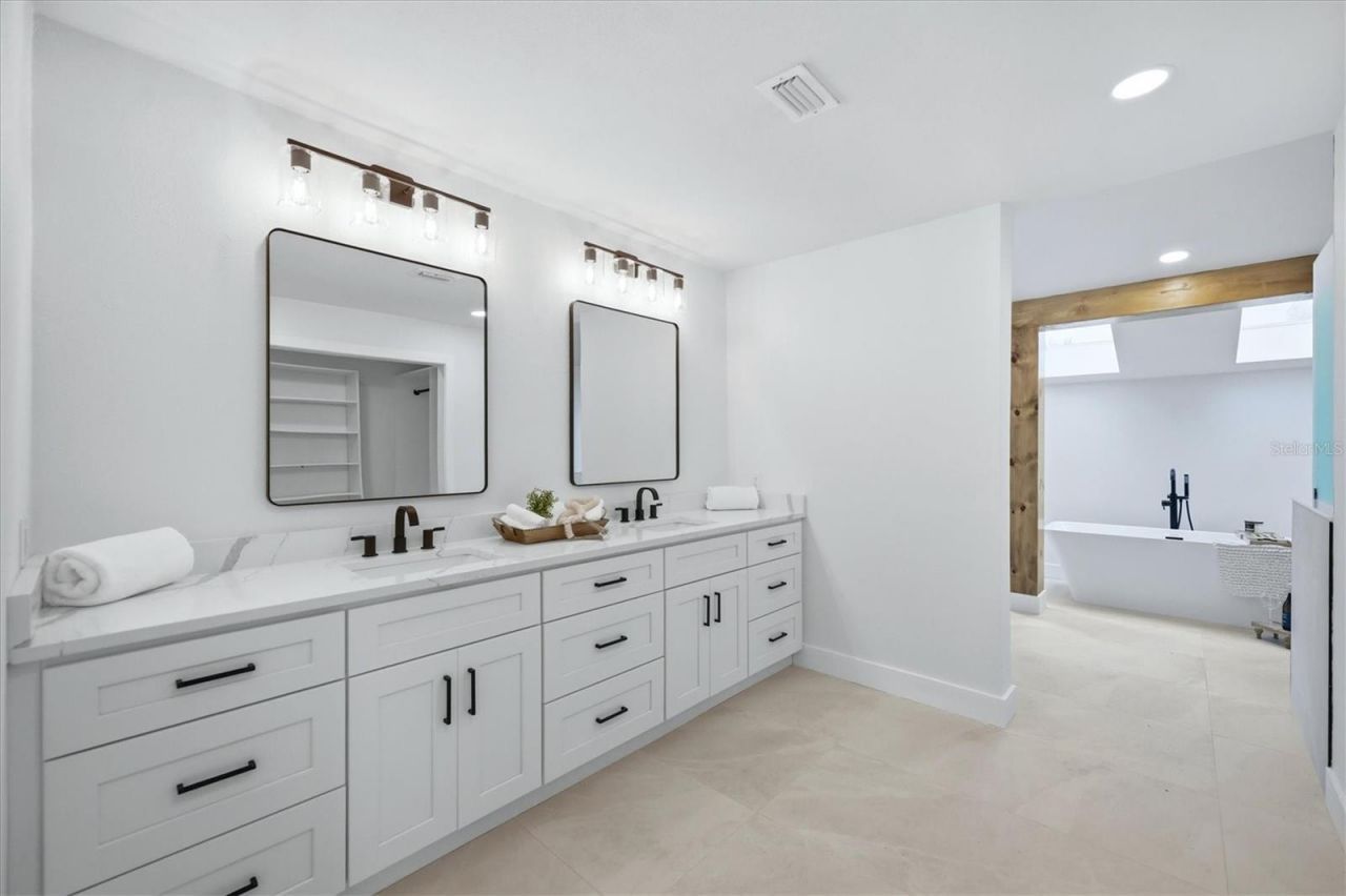 8822 Misty Creek Drive, Sarasota, FL 34241 Photo