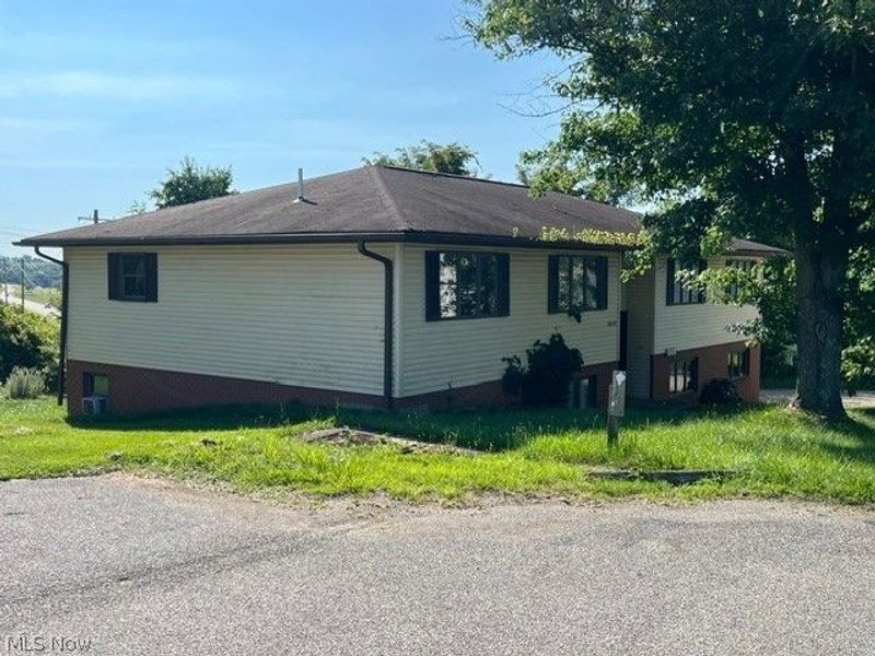 68585 Bannock Road, Saint Clairsville, OH 43950 Photo 4
