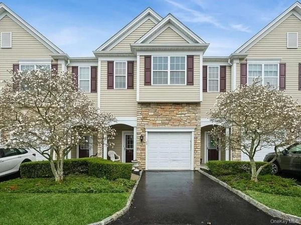 43 Torrey Pine Lane, Unit 82, Bay Shore, NY 11706