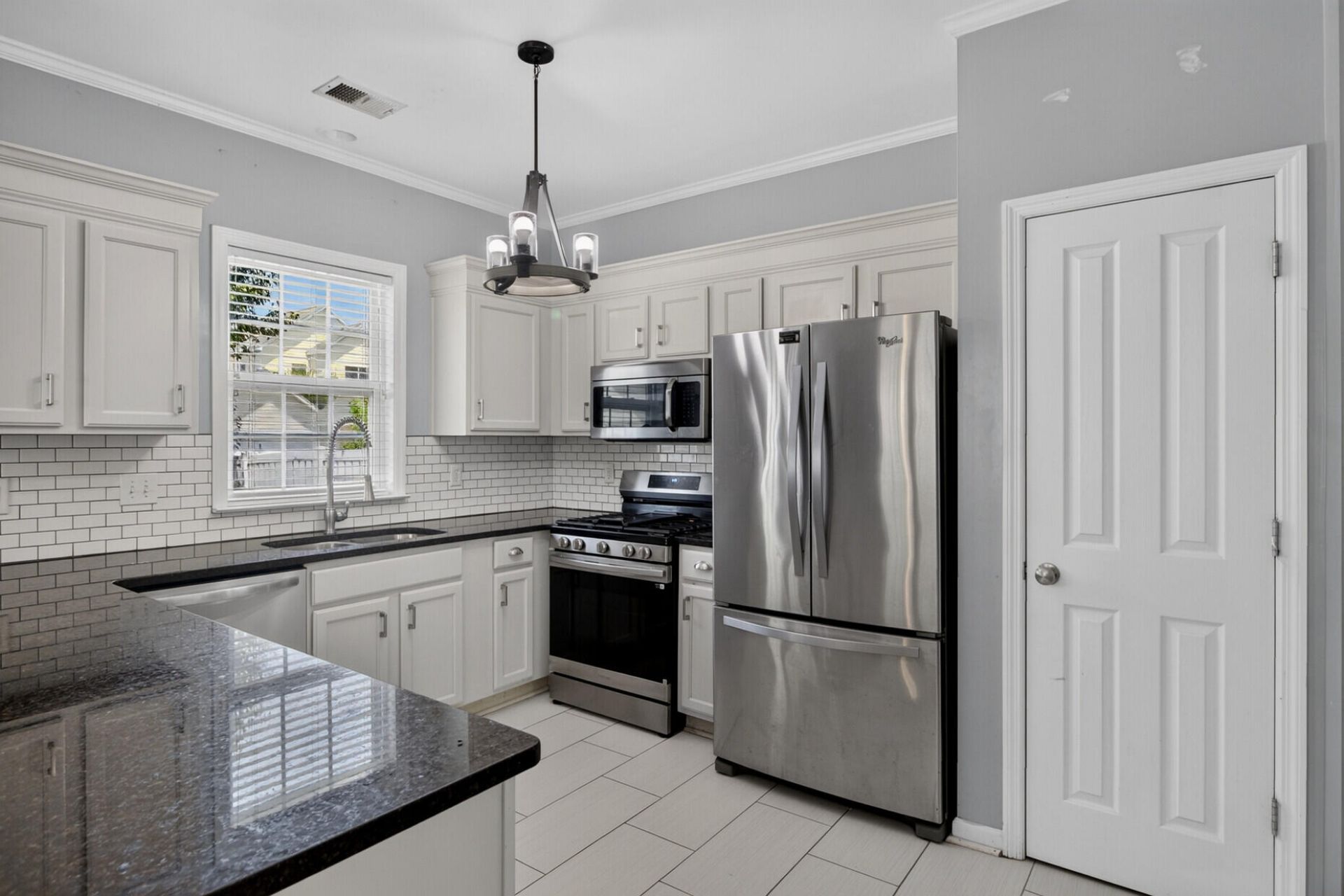 208 Dandelion Street Photo 10