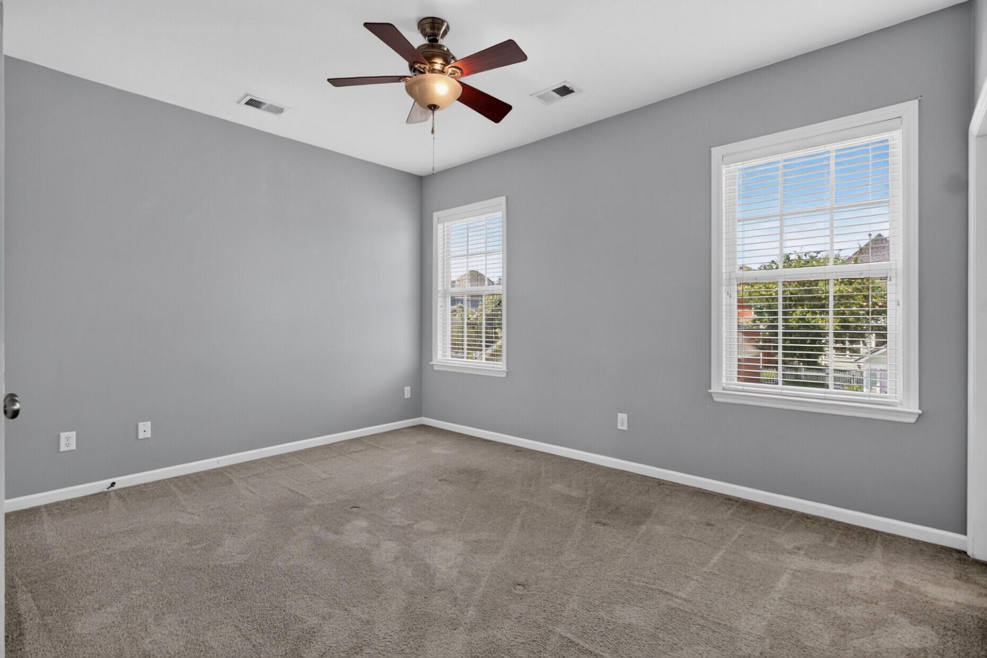 208 Dandelion Street Photo 17